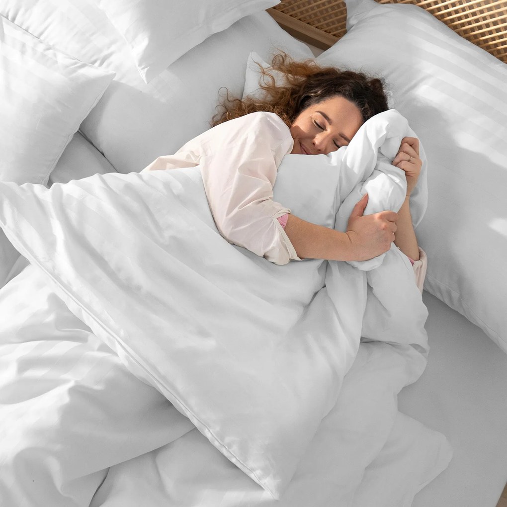 Goldea damaszt ágyneműhuzat - fehér csíkos 200 x 200 és 2db 70 x 90 cm