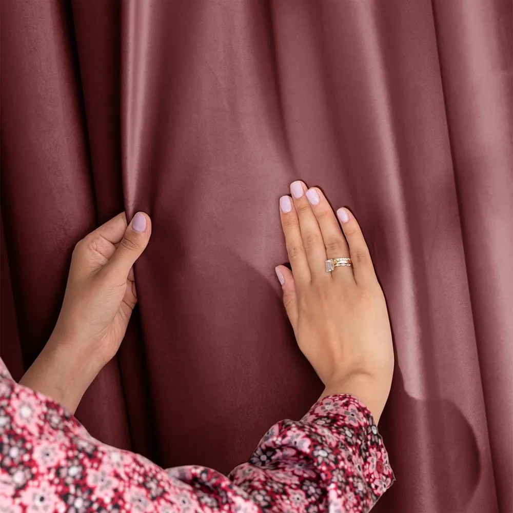 Rózsaszín bársony dimout (részleges sötétítő) függöny 140x270 cm Eyelets – Restilo