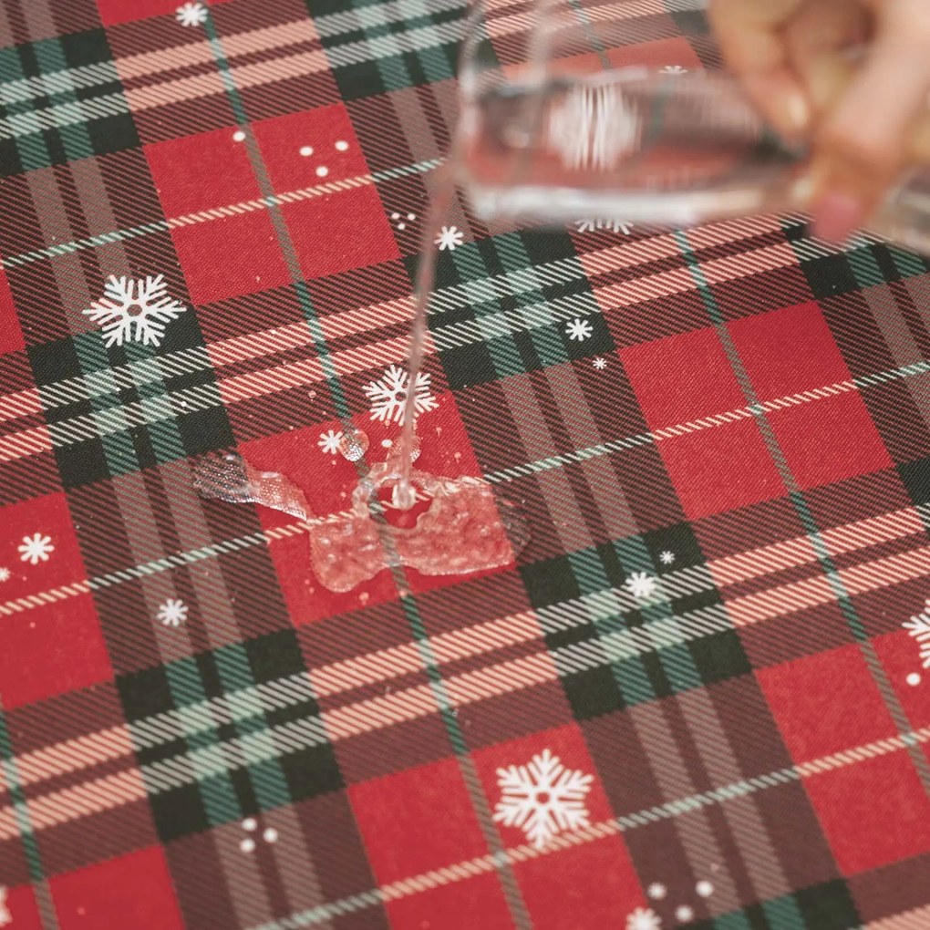 Goldea teflonbevonatú asztlaterítő - piros kockás hópelyhekkel 140 x 220 cm