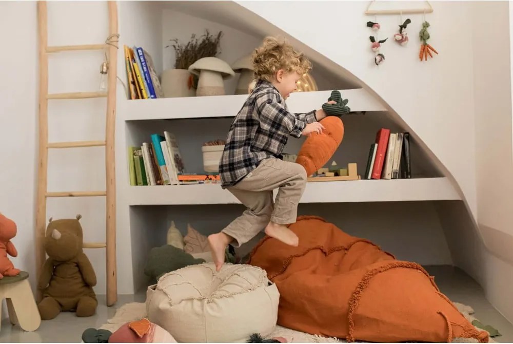 Gyerek párna Cathy the Carrot – Lorena Canals