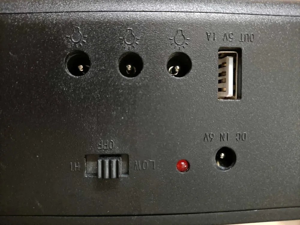 CCLamp Napelemes világítás készlet 3 db LED lámpával kábelekkel, 30W-os mini reflektorral és power bankkal. CL-03New