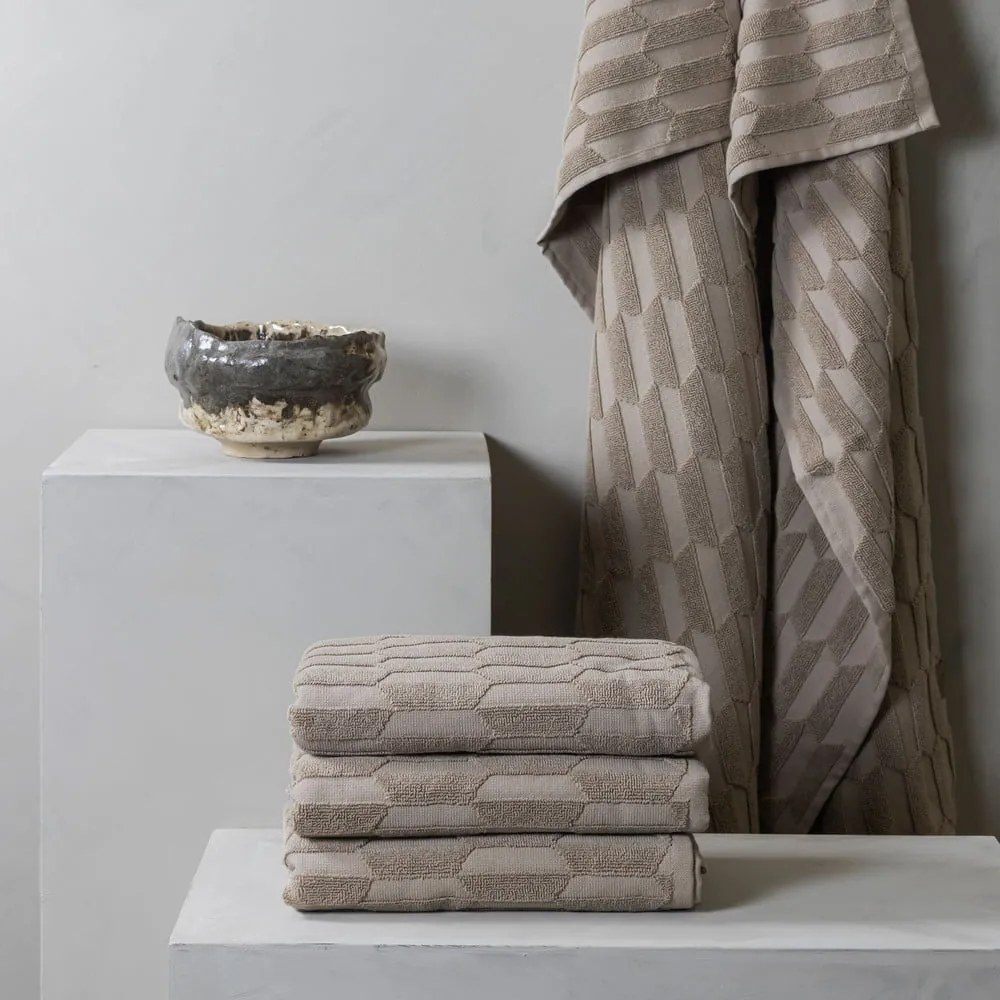 Bézs pamut fürdőlepedő 70x133 cm Geo – Mette Ditmer Denmark