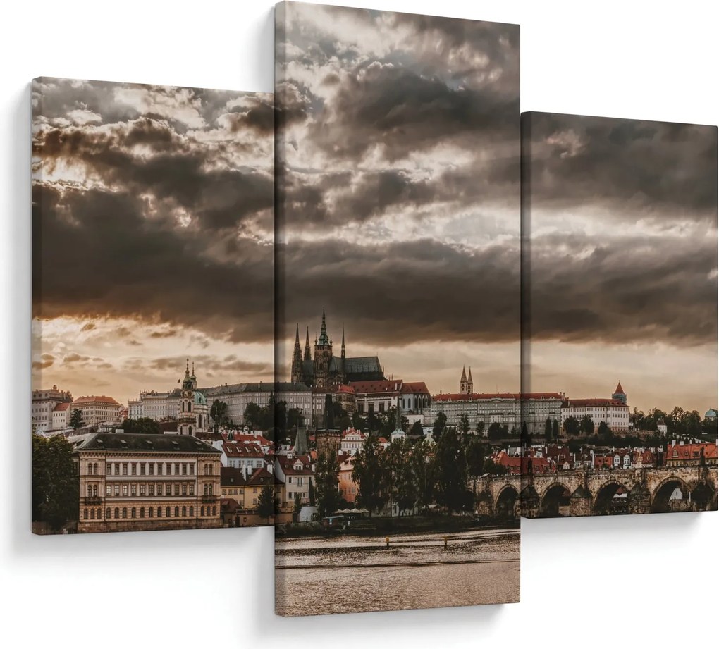 Kép - felhős Prága (90x60 cm)