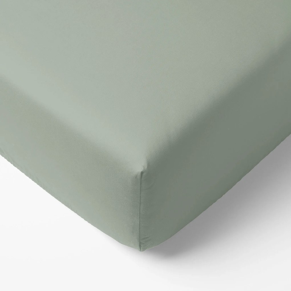 Goldea körgumis pamut lepedő - zsálya színű 160 x 200 cm