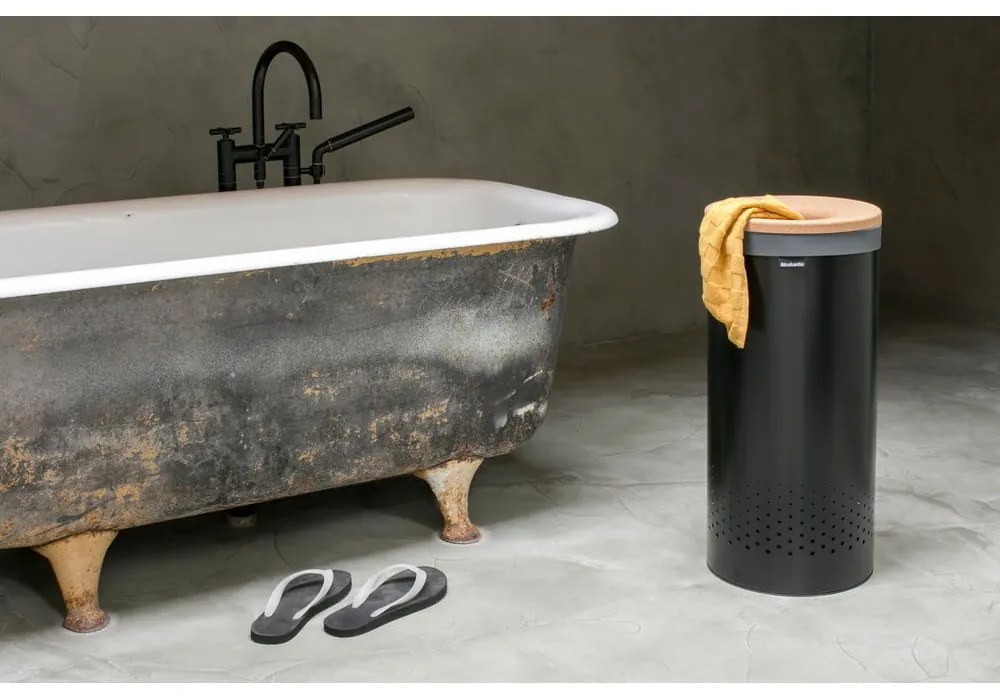 Matt fekete fém szennyeskosár 35 l – Brabantia