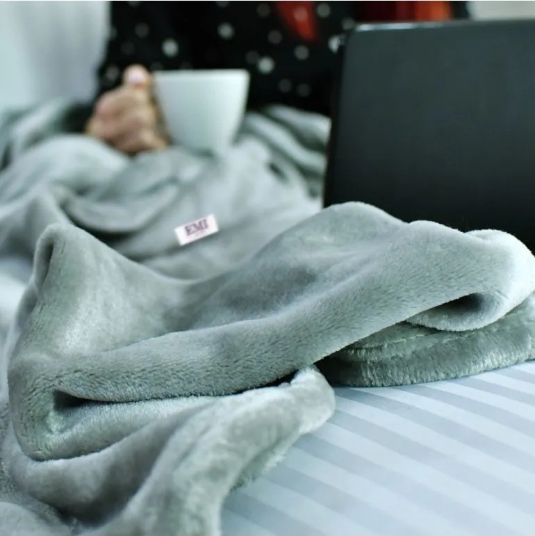 EMI sötét szürke színű mikroszálas takaró 150 x 200 cm