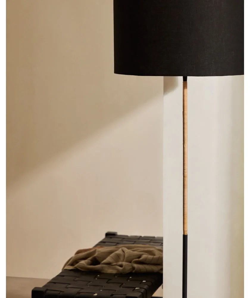 Fekete állólámpa textil búrával (magasság 160 cm) Canar – Kave Home