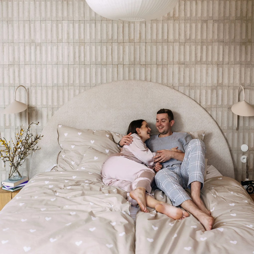 Goldea pamut ágyneműhuzat - szívecskék, latte színű alapon 140 x 220 és 70 x 90 cm