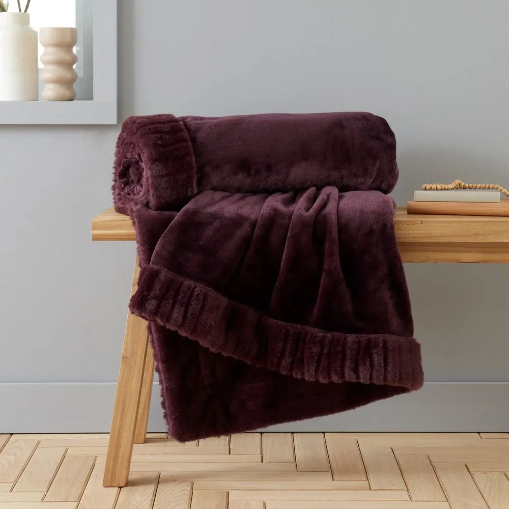 Sötétlila mikroplüss takaró 150x200 cm Velvet and Faux Fur – Catherine Lansfield