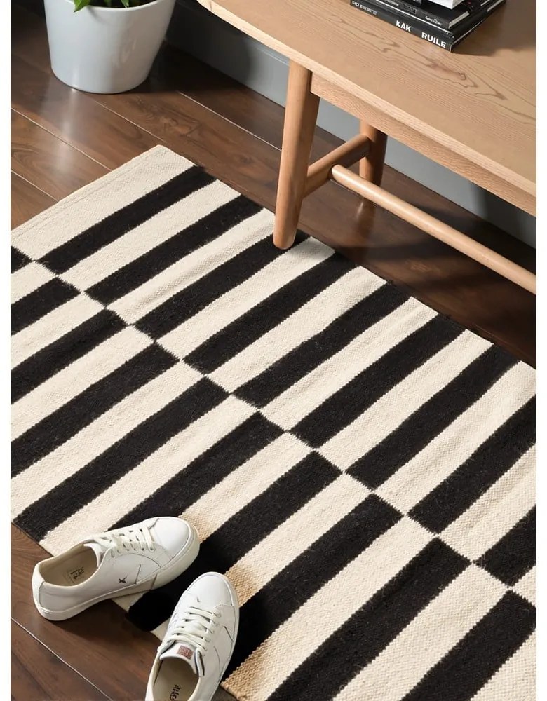 Fekete-fehér kétoldalas kézi szövésű gyapjú szőnyeg 80x150 cm Donna – Hanse Home