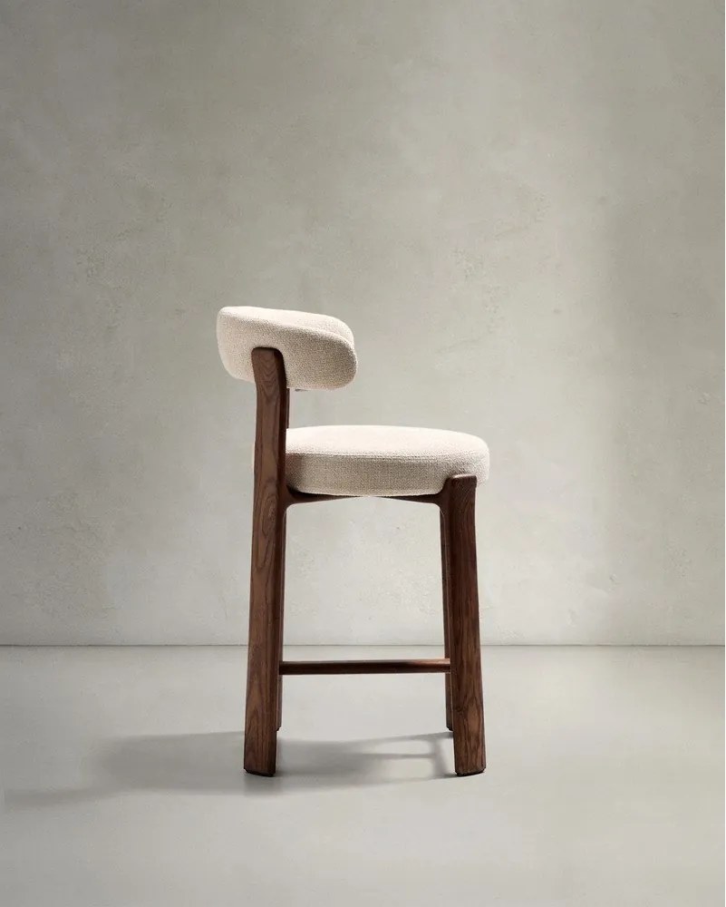 Bézs-sötét natúr színű kőrisfa bárszék (ülésmagasság 65 cm) Granite – Kave Home