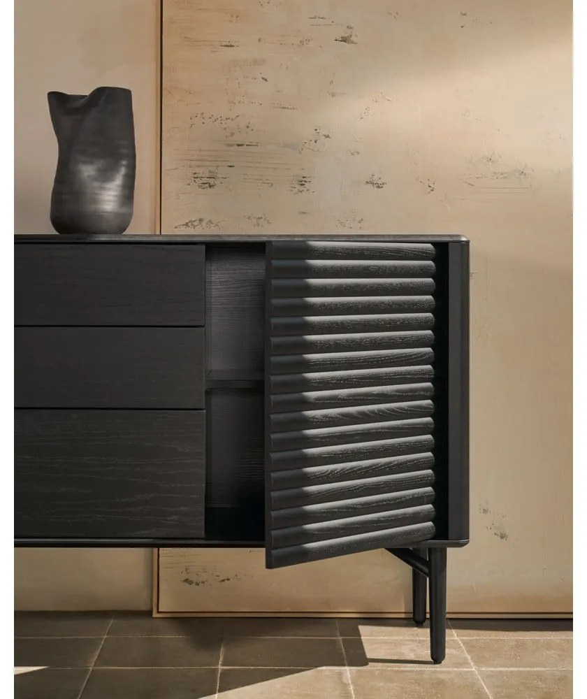 Fekete komód tölgyfa dekorral 200x86x45 cm Lenon – Kave Home