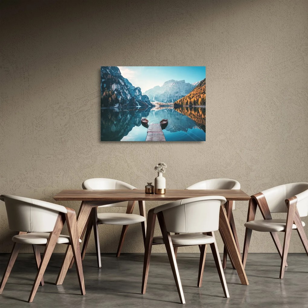 Üveg kép - Csónakok a Braies-tónál (70x50 cm)