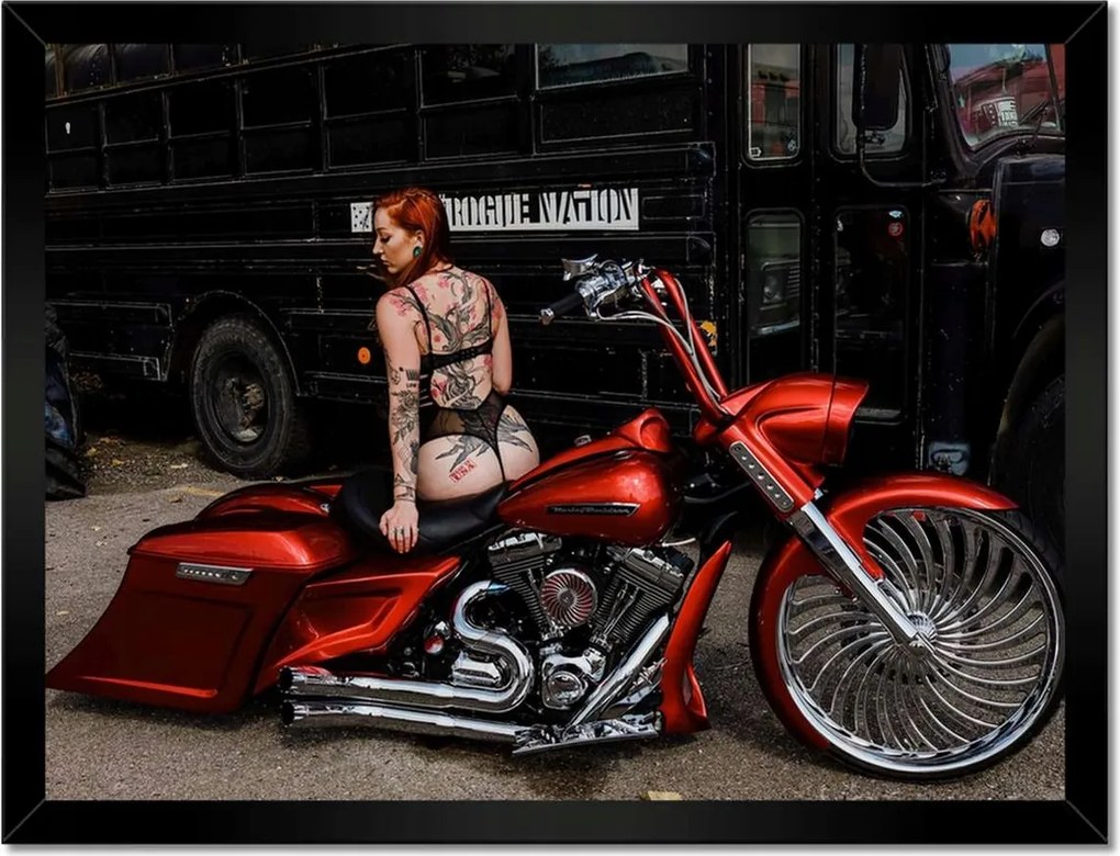 Poszterek keretben 40x30 Hölgy a Harley-n