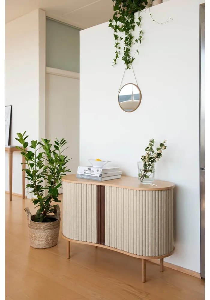 Bézs-natúr színű alacsony komód tölgyfa dekorral, tolóajtóval 100x67 cm Audacious – UMAGE