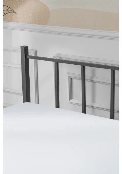 Fémkeretes kétszemélyes ágy ORMEL 120x200 cm, fekete, teherbírás 120 kg