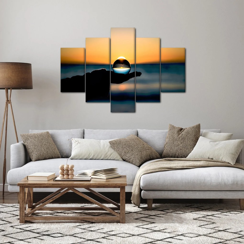Üveggolyó a tenyérben (150x105 cm)