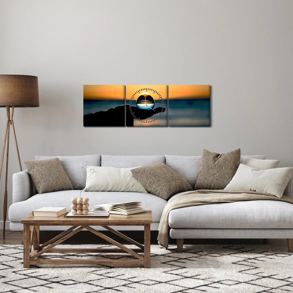 Vászonkép - Üveggolyó a tenyérben (órával) (90x30 cm)