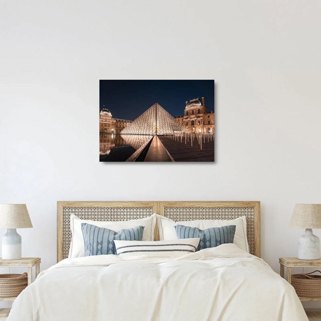 Kép - Louvre éjjel (üvegen) (70x50 cm)