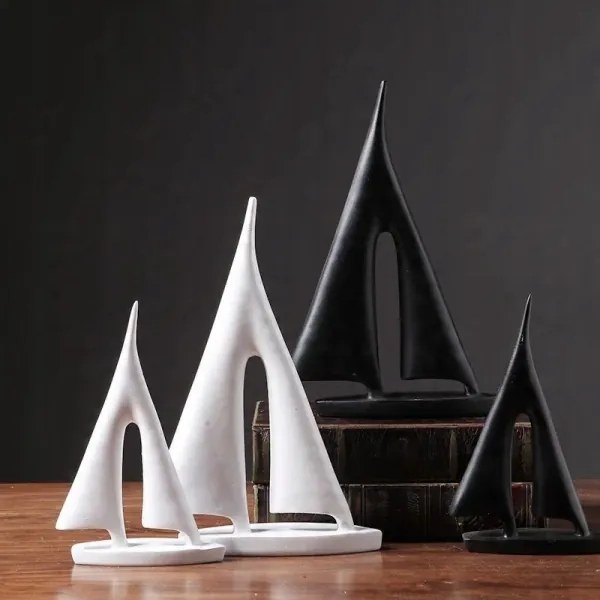 28 cm-es asztali dekoráció, gyanta, fekete