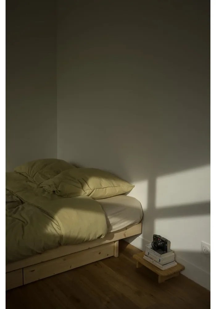 Natúr színű borovi fenyő franciaágy tárolóhellyel és ágyráccsal 140x200 cm Kanso – Karup Design