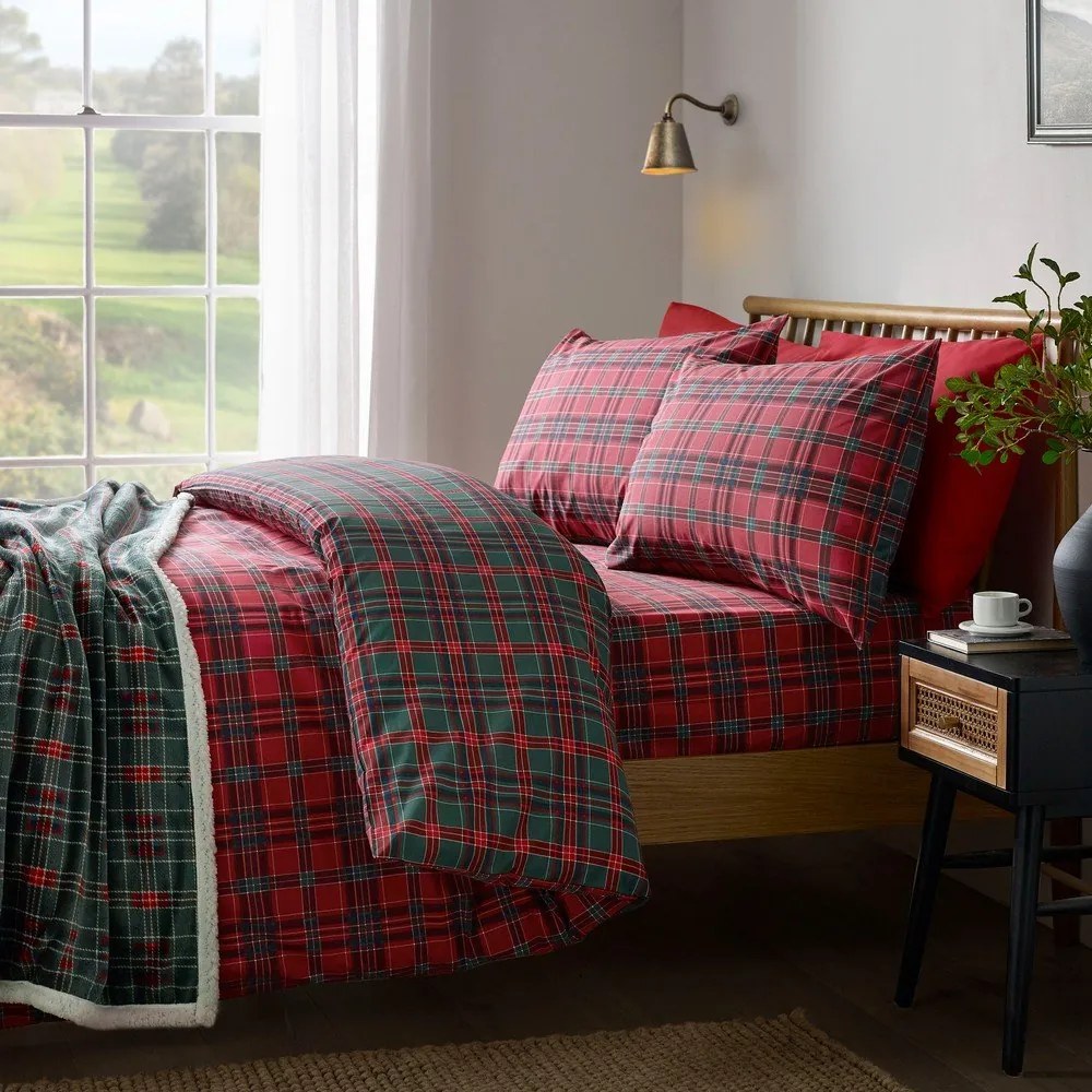 Piros-sötétzöld egyszemélyes ágyneműhuzat 135x200 cm Tartan Check – Catherine Lansfield
