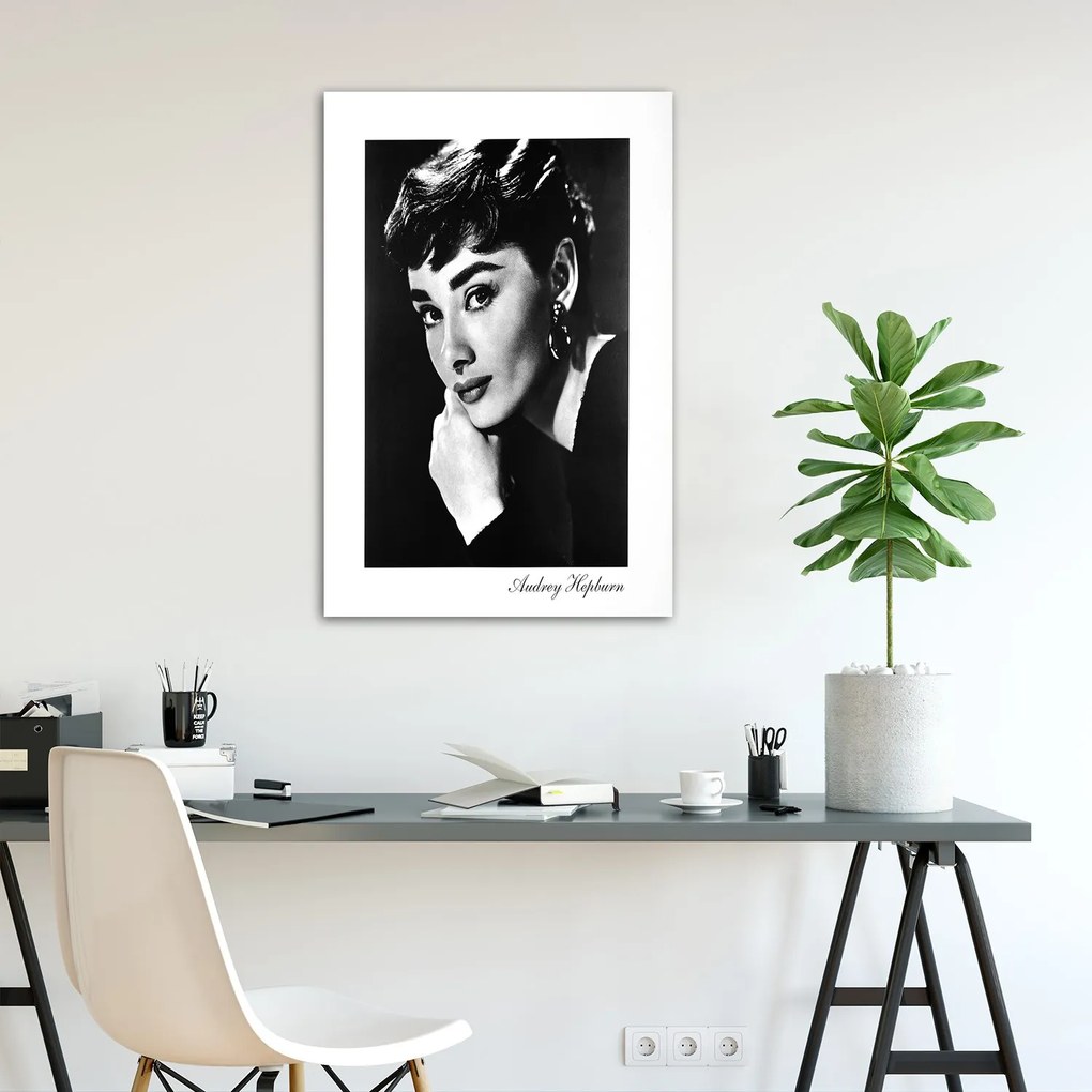 Gario Poszter Audrey Hepburn portréja A keret színe: Fekete, Méret: 70 x 100 cm
