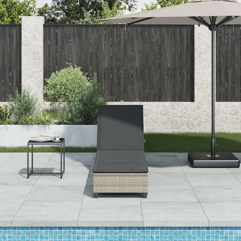 Világosszürke polyrattan napozóágy párnákkal 55x200x25,5 cm