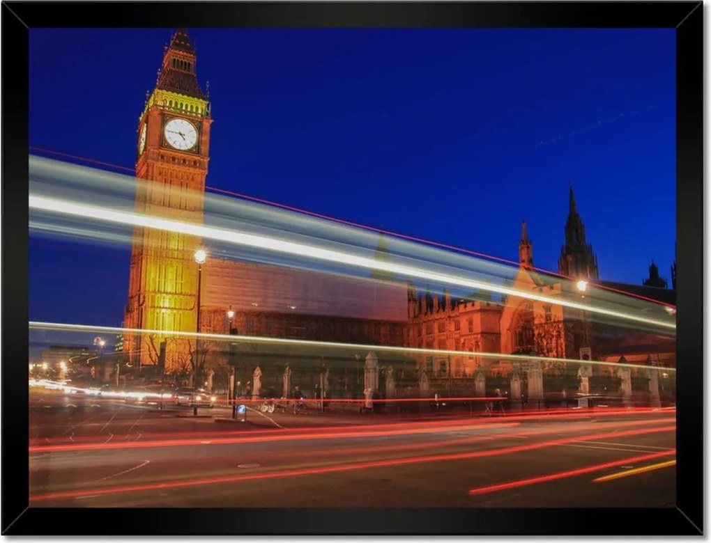 Poszterek 40x30-as keretben A londoni óratorony Big Benje mellett lebegett