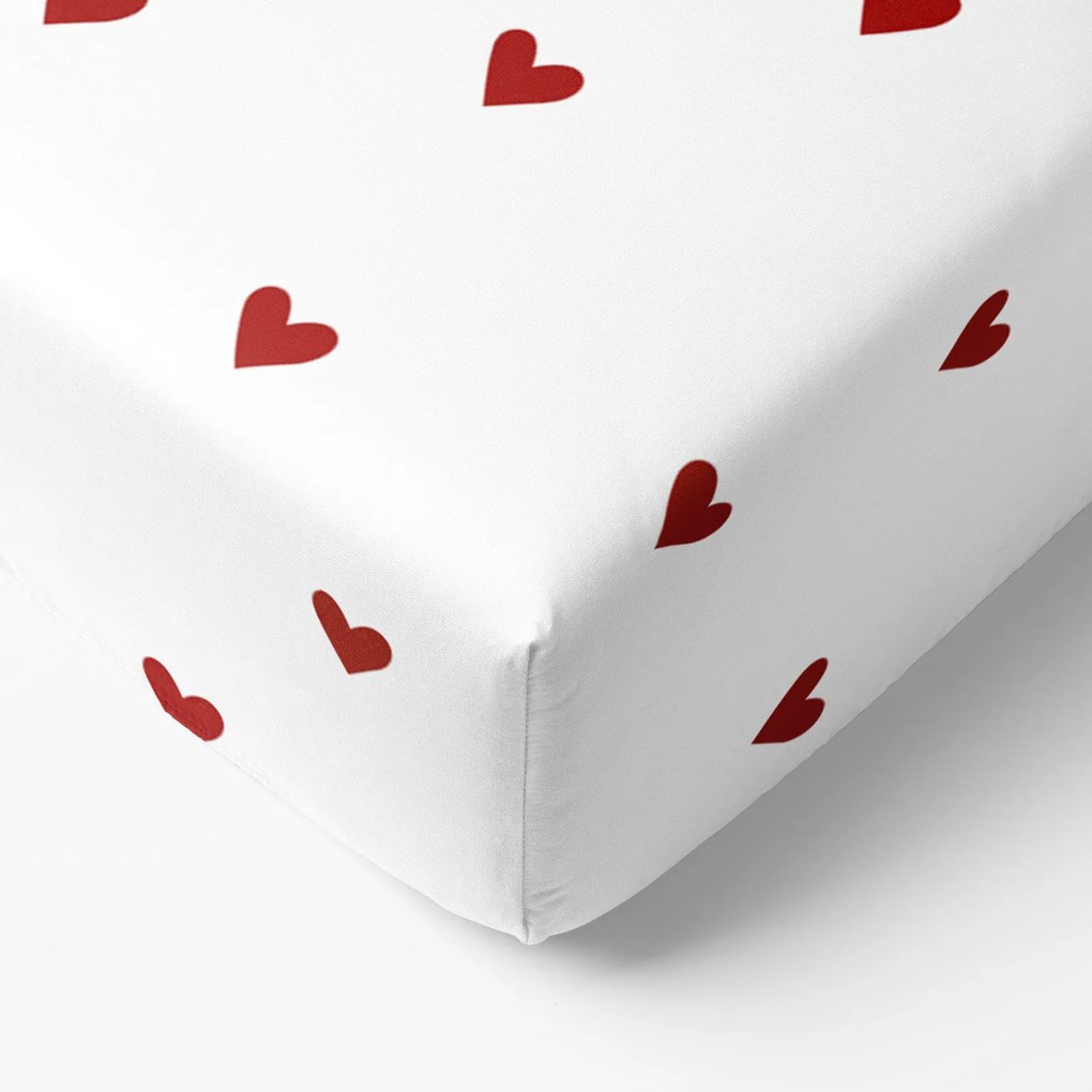 Goldea pamut gumis lepedő - piros szívecskék, fehér alapon 90 x 200 cm