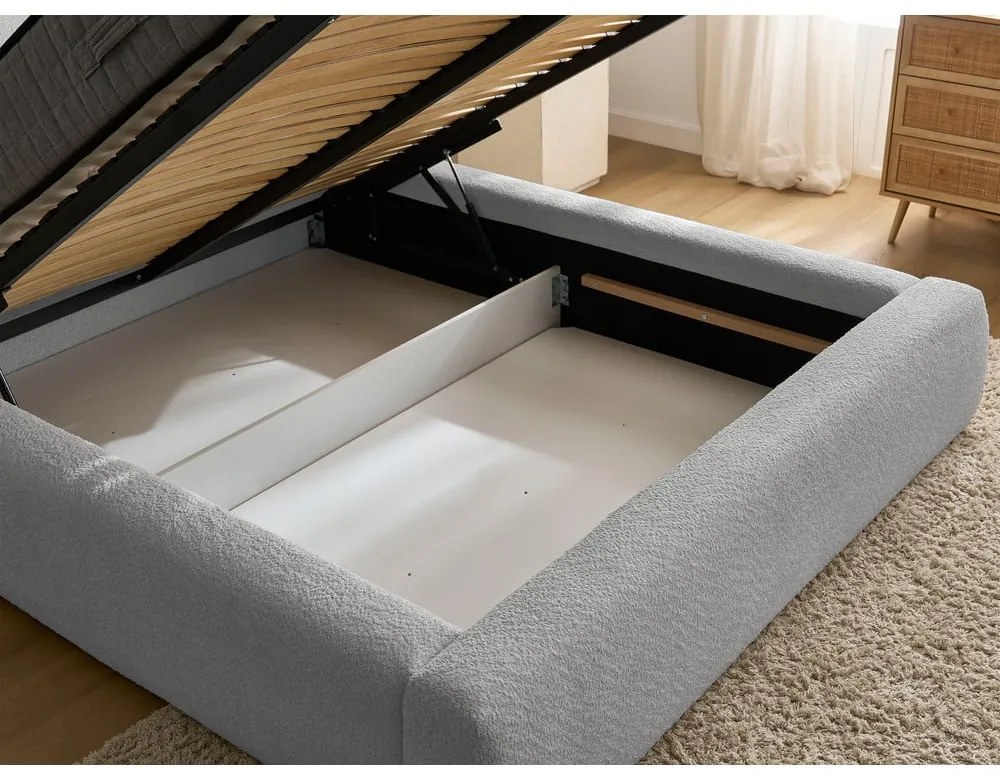 Világosszürke kárpitozott ágyneműtartós franciaágy ágyráccsal 140x190 cm Orlane – Bobochic Paris