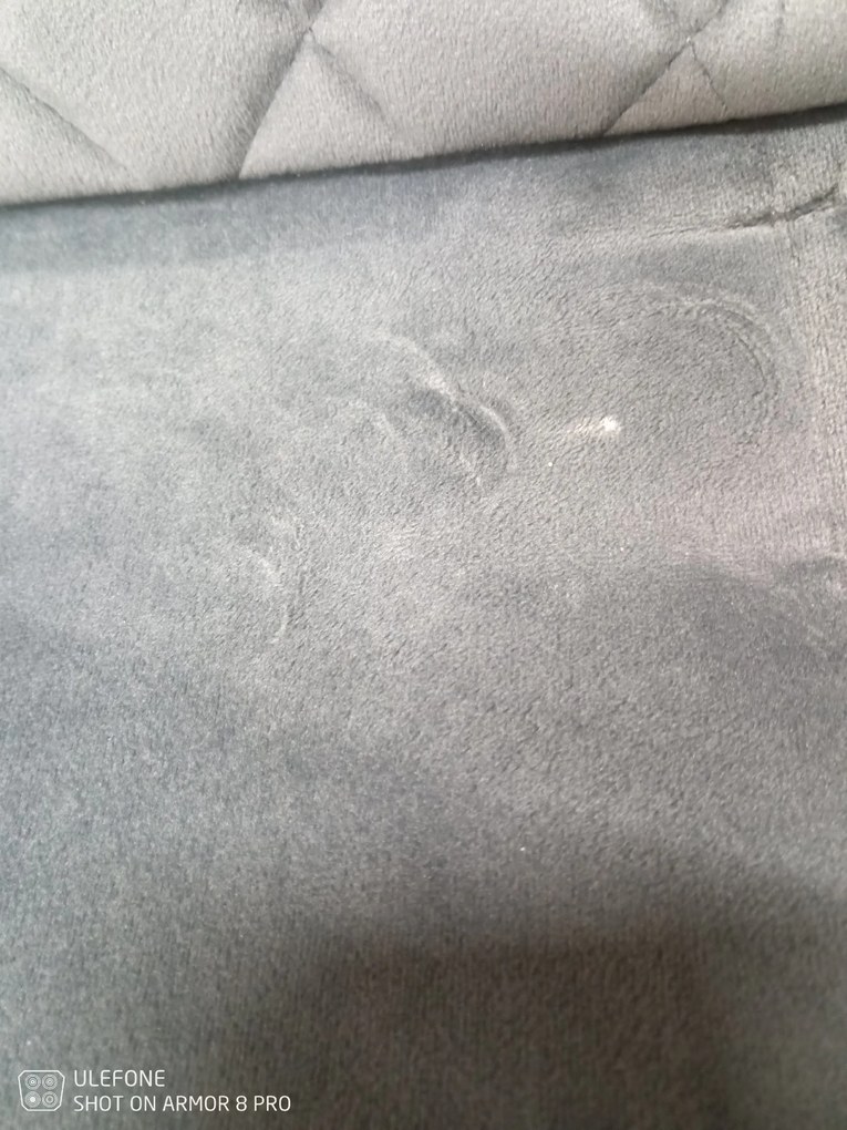 AKCIÓ Szürke IRYS VELVET szék fekete lábakkal, II. osztály