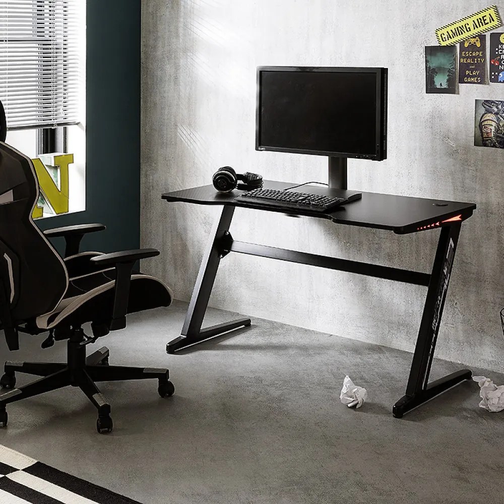 mcRACING Basic 5 gamer íróasztal fekete karbon optika borítással és beépített LED világítással