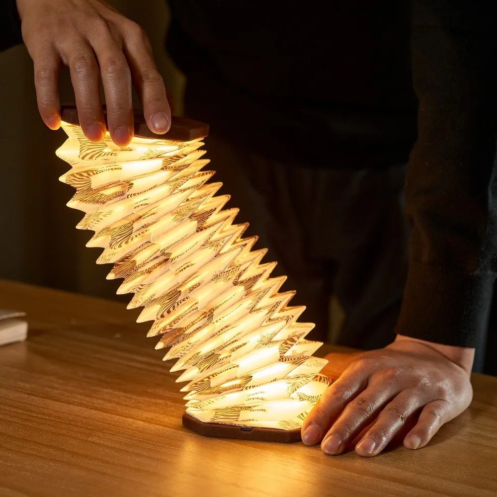 Sötétbarna szabályozható asztali lámpa (magasság 3,5 cm) Velvet Accordion – Gingko