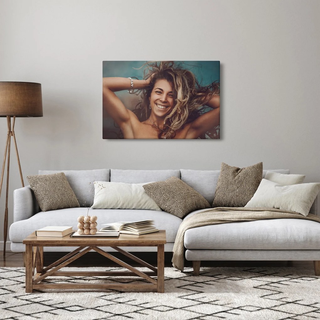 Kép - egy fiatal nő portréja (90x60 cm)