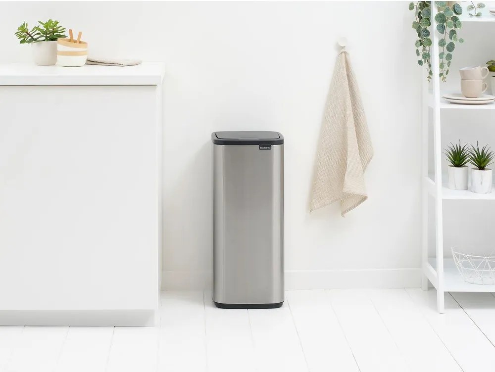 Matt ezüstszínű acél érintésre nyíló szemetes 30 l Bo Touch – Brabantia