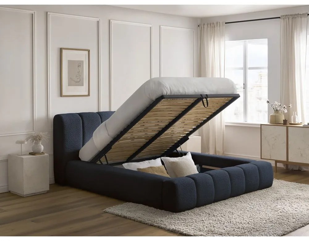 Sötétkék kárpitozott ágyneműtartós franciaágy ágyráccsal 140x190 cm Denali – Bobochic Paris