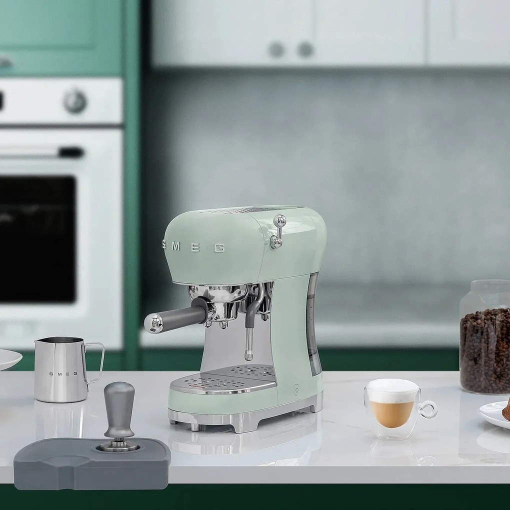 SMEG 50-es retro stílusú karos kávéfőző ECF02 eszpresszóhoz / cappucinóhoz 15 rúd 2 csésze pasztellzöld - Smeg