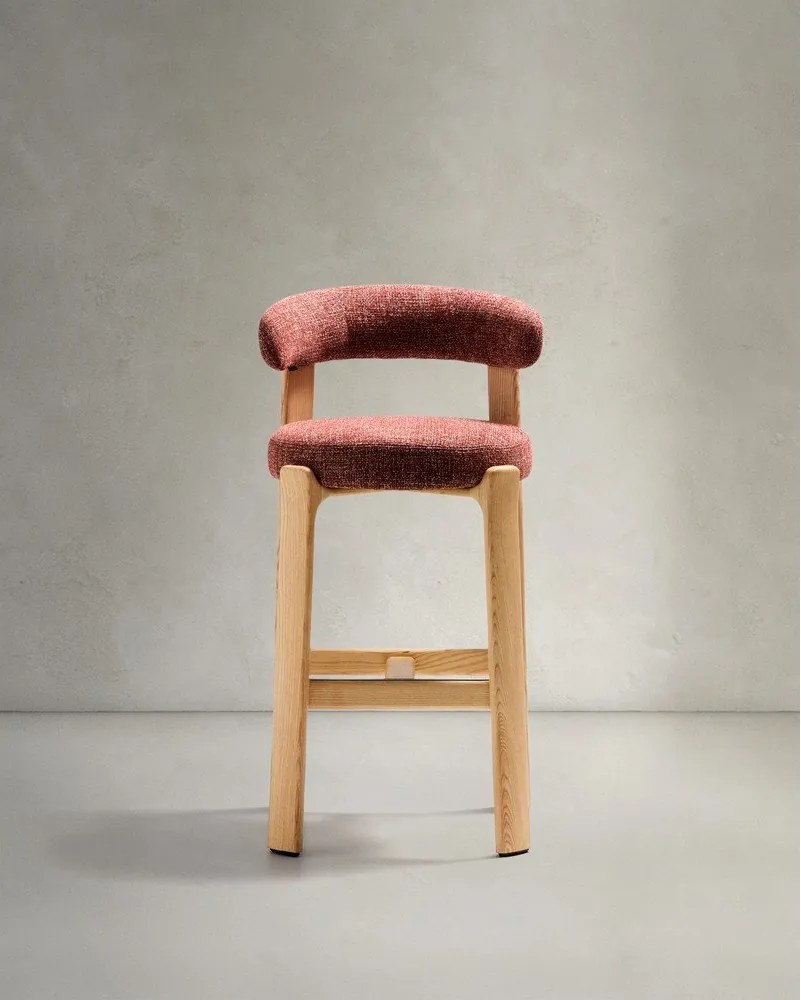 Terrakotta színű-világos natúr színű kőrisfa bárszék (ülésmagasság 75 cm) Granite – Kave Home