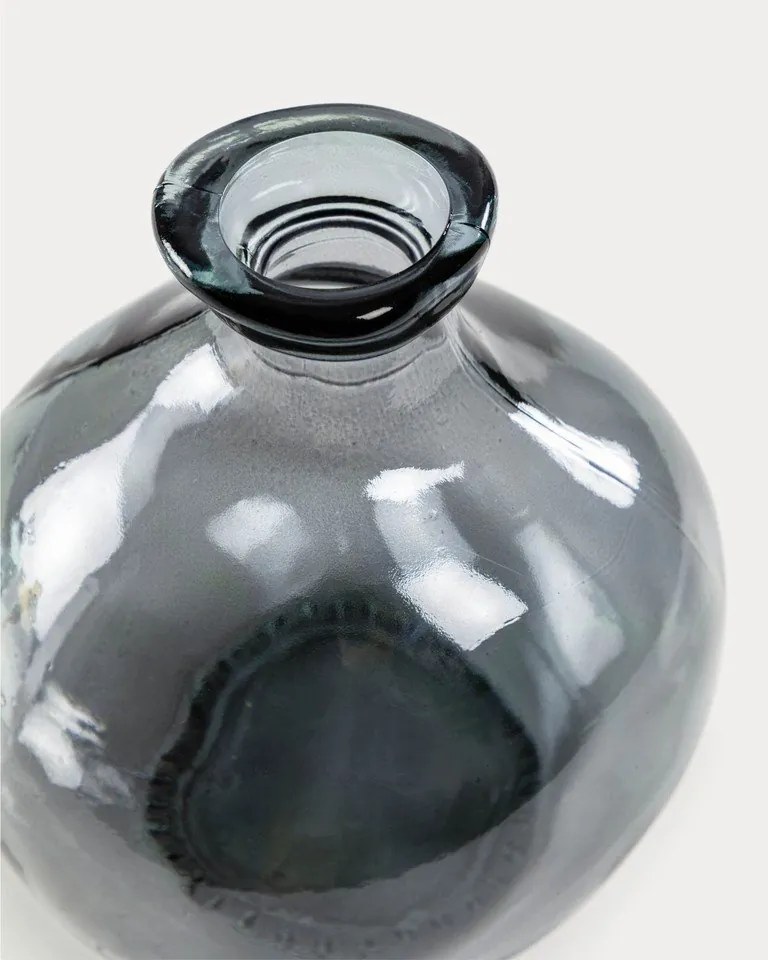 Szürke váza (magasság 18 cm) Brenna – Kave Home