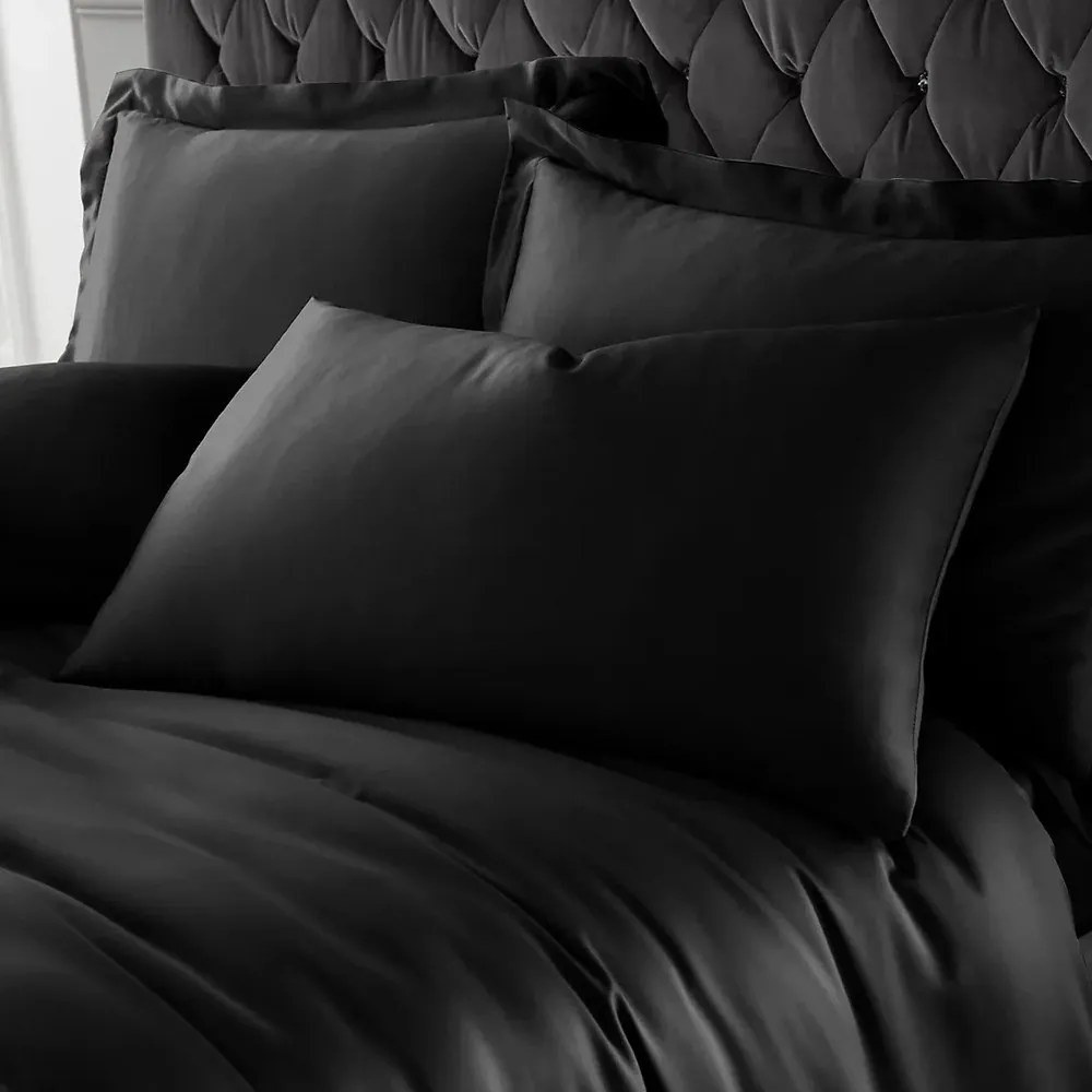 Fekete kétszemélyes szatén ágyneműhuzat 200x200 cm Silky Soft – Catherine Lansfield
