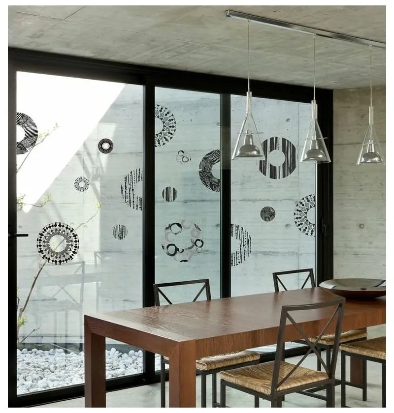 Grey And Black Circles falmatrica - Ambiance