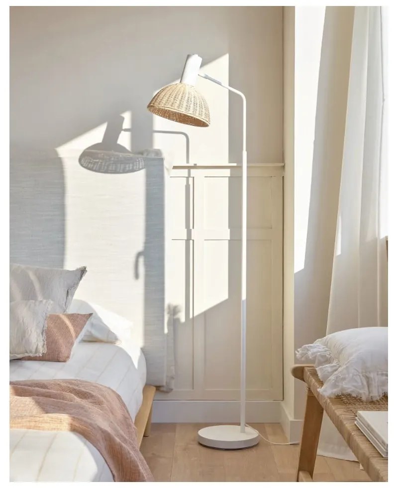 Natúr színű állólámpa rattan búrával (magasság 157 cm) Damila – Kave Home