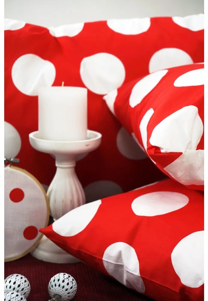 EMI Dots piros ágyneműhuzat, A standard egyszemélyes ágy szett tartalma: 1x 140x200 + 1x 70x90