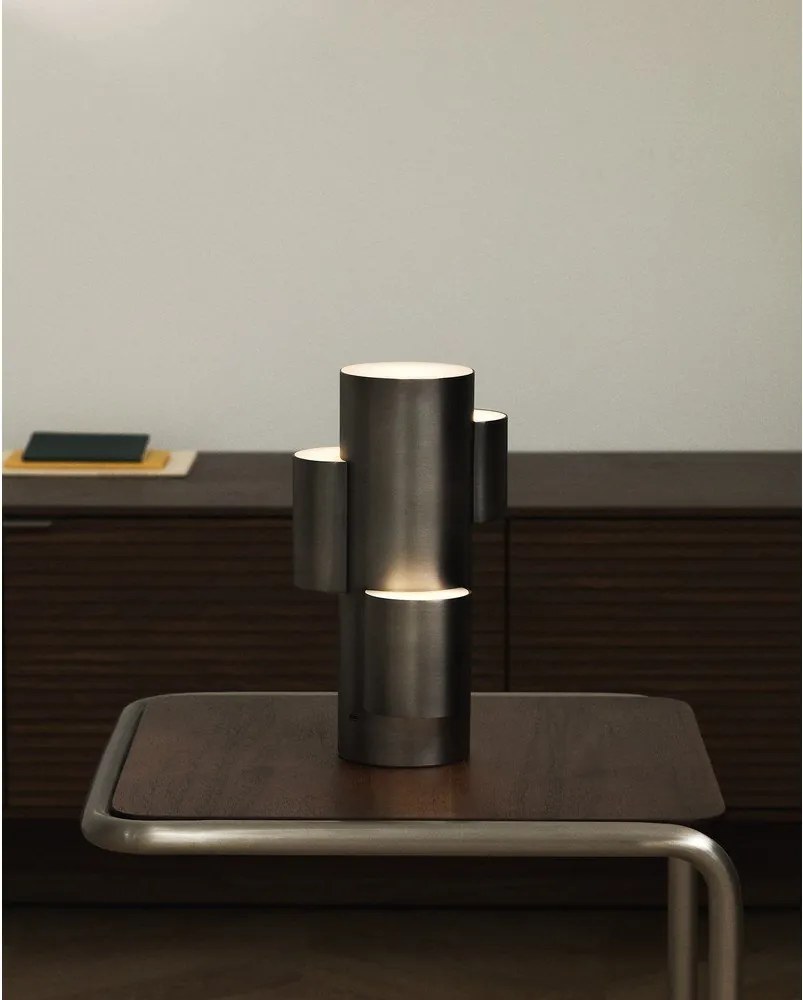 Fekete fém LED dimmelhető asztali lámpa (magasság 26,5 cm) Adrina – Kave Home