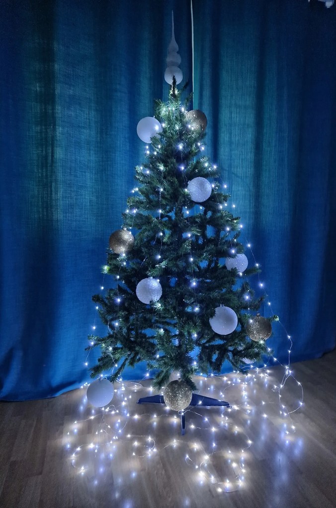 Drótos lámpák 300 led csepp hideg fény