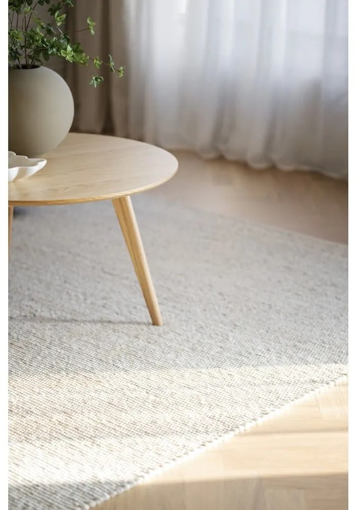 Natúr színű kerek dohányzóasztal tölgyfa dekorral 90x90 cm Yumi - Rowico