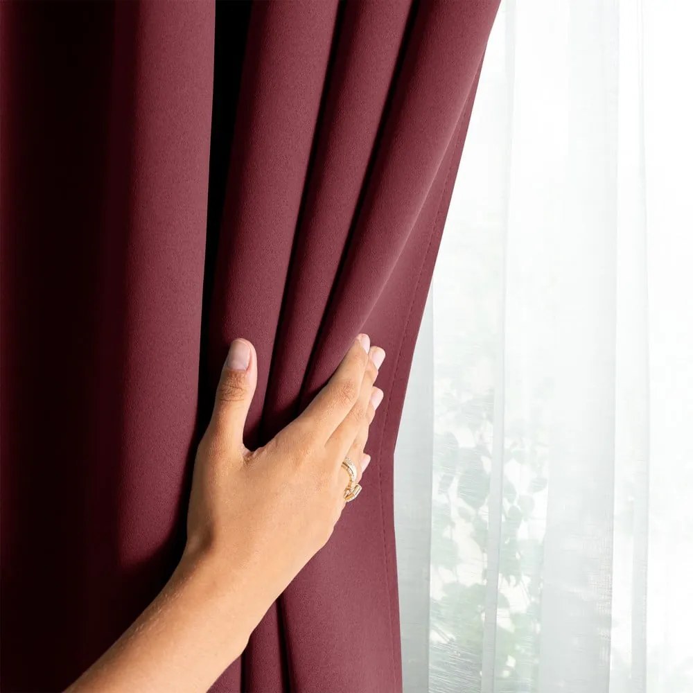 Borvörös sötétítő függöny 140x245 cm Eyelets – Restilo