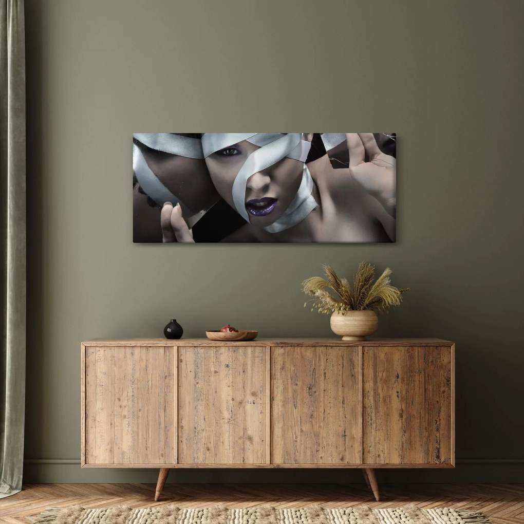 Egy nő szalaggal (120x50 cm)