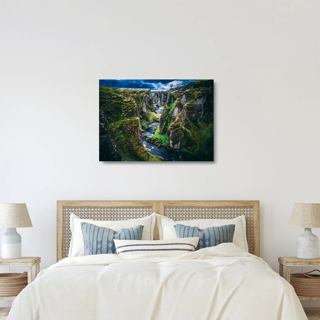 Kép - Folyó a sziklás völgyben (üvegen) (70x50 cm)